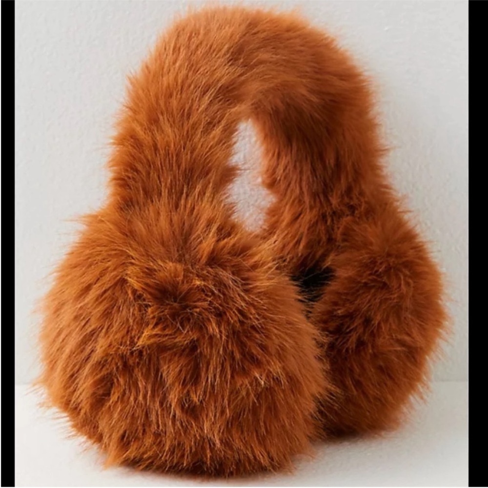 5089. Free People Jocelyn Earwarmer